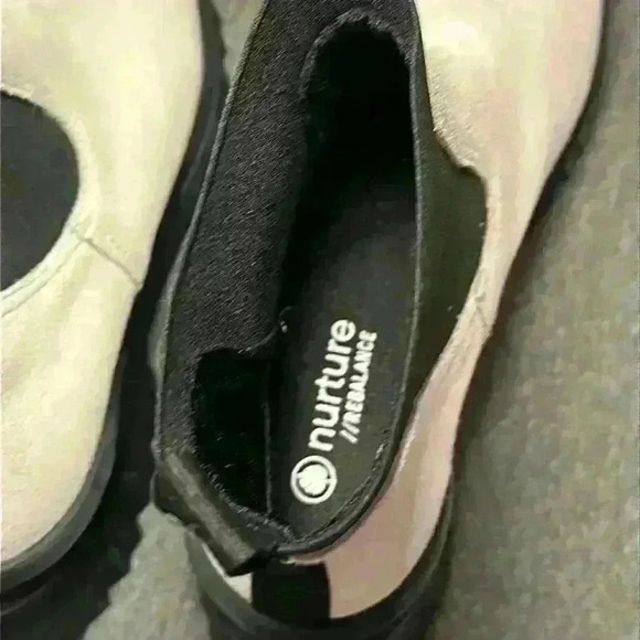 Nurture NWT Denali Waterproof Lug Sole Heeled Platform Chelsea Boot Women Size 8 - Picture 9 of 12